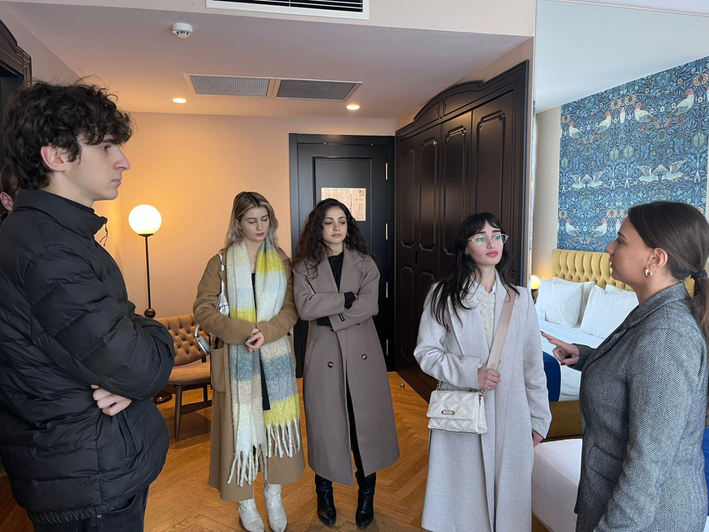მასპინძლობის მენეჯმენტის სტუდენტების ვიზიტი სასტუმროებში “Holiday Inn Express Tbilisi Avlabari” და „სასტუმრო მუზეუმი“- ში